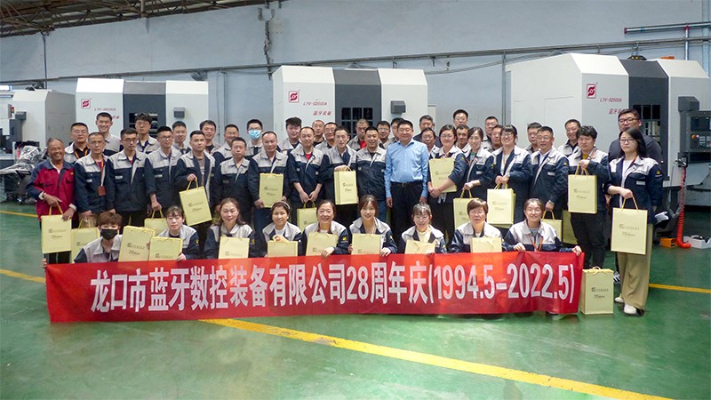 亨嘉智能全體員工合影留念