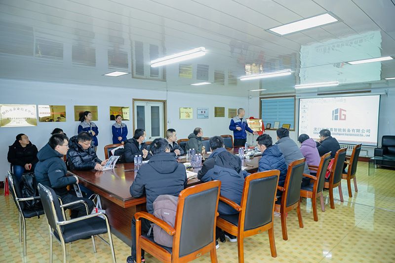 參會(huì)企業(yè)參觀考察我司